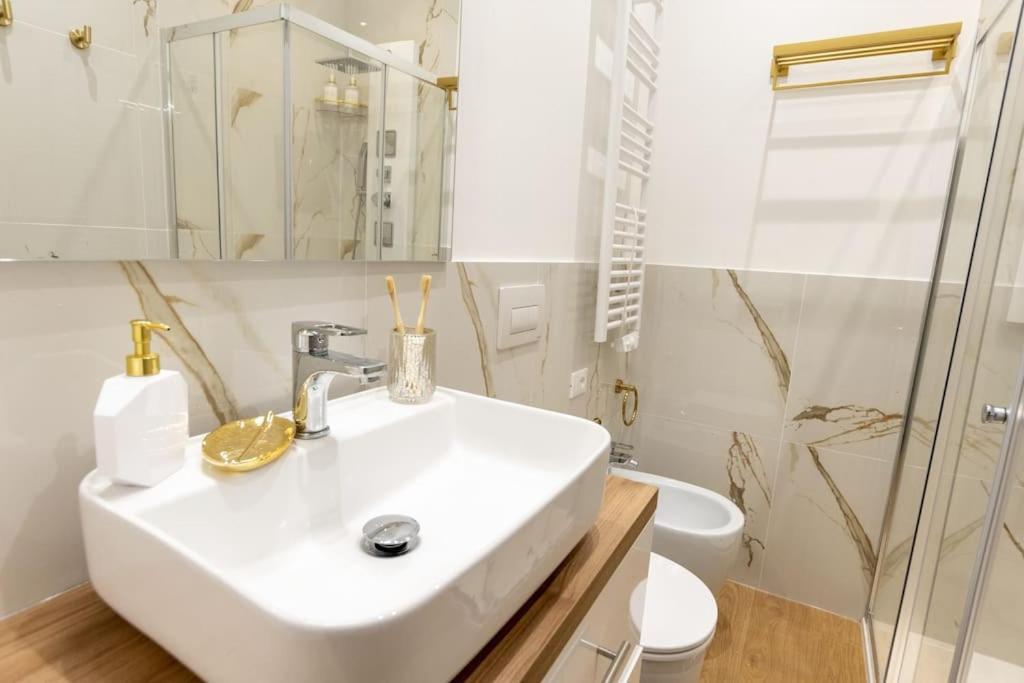 We Home - Prada Luxury Suites Milán Exteriér fotografie